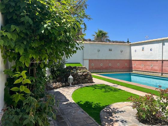 Foto 1 de Casa adossada en venda a calle Manuel Duarte de 4 habitacions amb terrassa i piscina