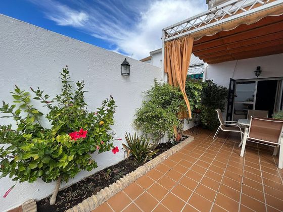 Foto 2 de Casa adossada en venda a calle Sevilla de 4 habitacions amb terrassa i garatge
