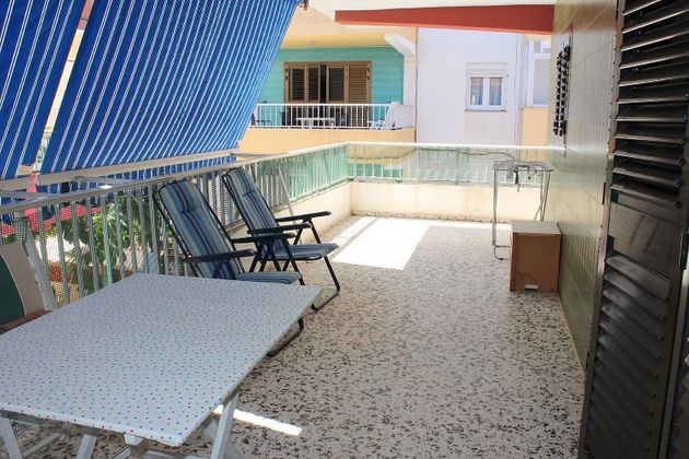Foto 1 de Piso en venta en Oliva Playa de 2 habitaciones con terraza
