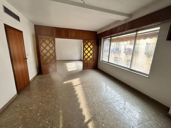 Foto 1 de Pis en venda a Zona Centro de 4 habitacions amb garatge i balcó