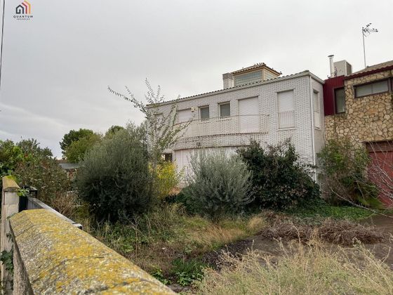 Foto 2 de Xalet en venda a Nuez de Ebro de 4 habitacions amb terrassa i piscina