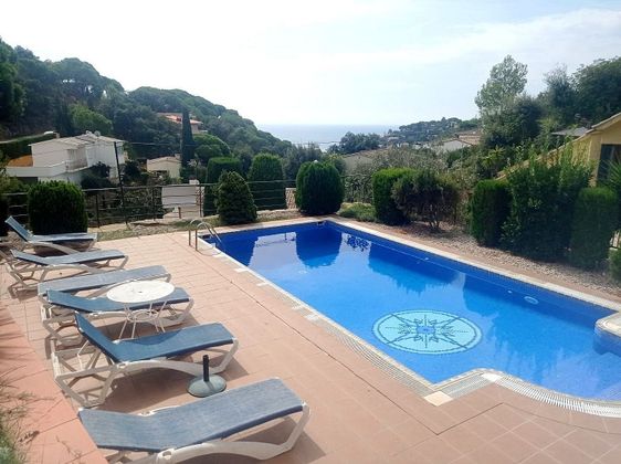 Foto 1 de Chalet en venta en Santa María de Llorell de 6 habitaciones con terraza y piscina