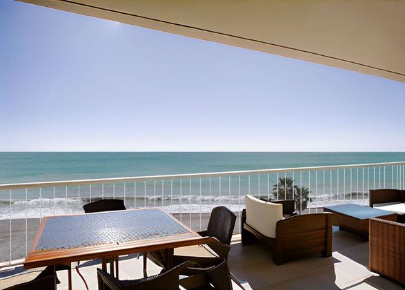 Foto 1 de Àtic en venda a avenida Mallorca de 3 habitacions amb terrassa i aire acondicionat