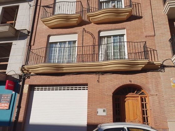 Foto 1 de Casa en venta en Vall d´Uixó (la) de 5 habitaciones con terraza y garaje