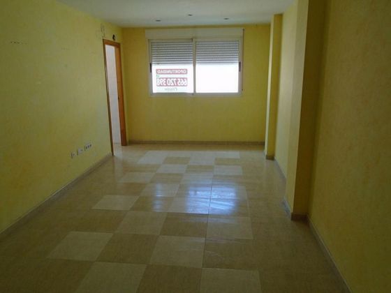 Foto 2 de Piso en venta en Sant Joan de Moró de 3 habitaciones con garaje y ascensor