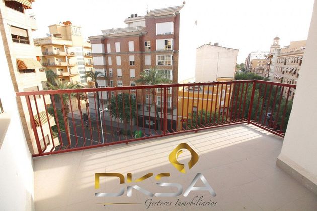 Foto 1 de Piso en venta en El Grao de 5 habitaciones con terraza y balcón