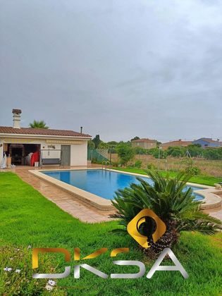 Foto 2 de Chalet en venta en Playa de Almazora-Ben Afeli de 4 habitaciones con terraza y piscina