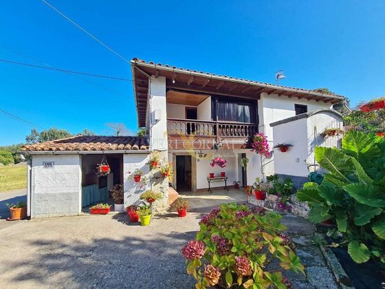 Foto 1 de Xalet en venda a Ribadesella de 3 habitacions amb terrassa i garatge