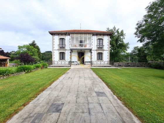 Foto 1 de Xalet en venda a Ribadesella de 9 habitacions amb terrassa i jardí