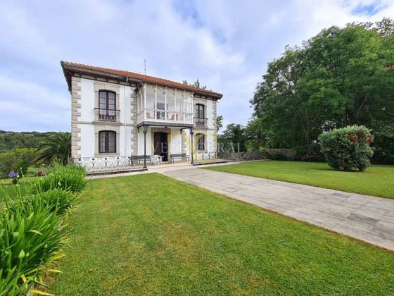 Foto 2 de Xalet en venda a Ribadesella de 9 habitacions amb terrassa i jardí