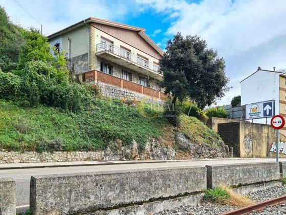 Foto 2 de Chalet en venta en Ribadesella de 5 habitaciones con terraza y garaje