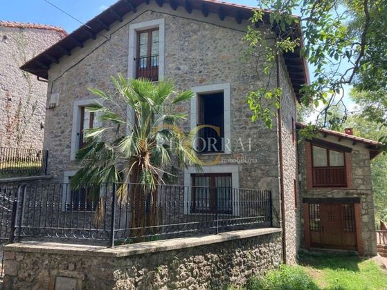 Foto 1 de Casa en venda a Peñamellera Alta de 6 habitacions amb terrassa i jardí