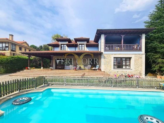 Foto 1 de Xalet en venda a Ribadesella de 5 habitacions amb terrassa i piscina