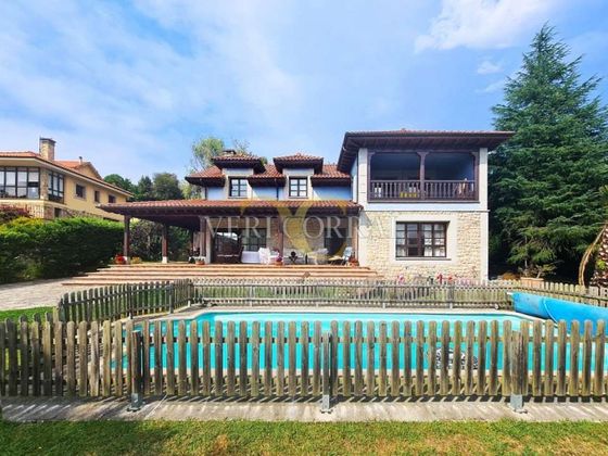 Foto 2 de Chalet en venta en Ribadesella de 5 habitaciones con terraza y piscina