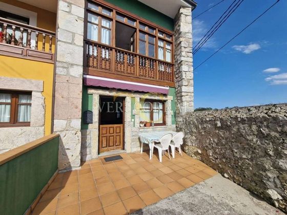 Foto 2 de Casa adosada en venta en Celorio-Poó-Parres de 3 habitaciones con terraza y jardín