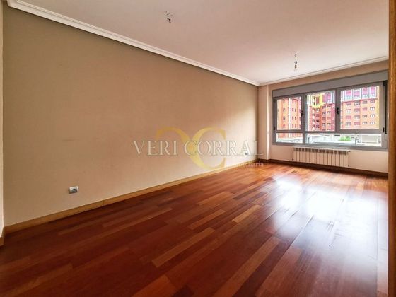 Foto 1 de Piso en venta en Milán - Pumarín - Teatinos de 2 habitaciones con garaje y calefacción