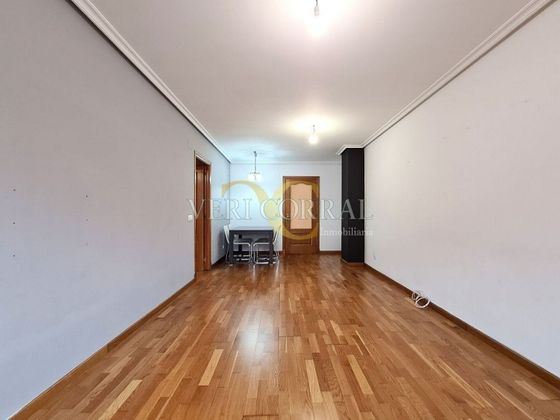 Foto 2 de Venta de piso en Huca - Prados de 3 habitaciones con garaje y calefacción