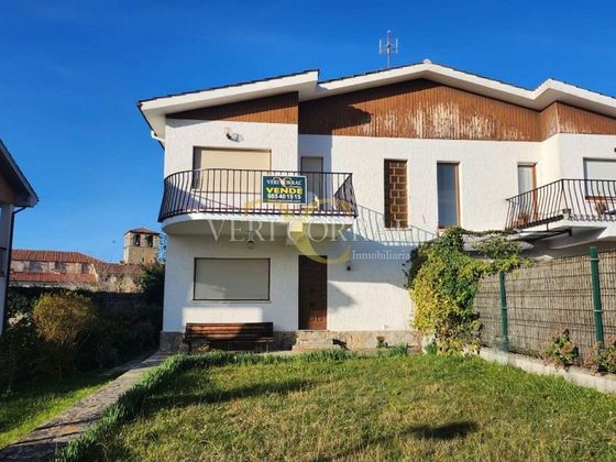 Foto 2 de Casa en venta en Celorio-Poó-Parres de 4 habitaciones con terraza y jardín