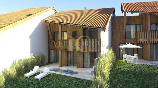 Foto 2 de Chalet en venta en Ribadesella de 4 habitaciones con piscina y jardín