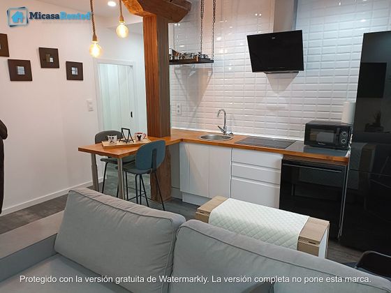 Foto 2 de Piso en alquiler en Numancia - San Fernando de 2 habitaciones con muebles y balcón