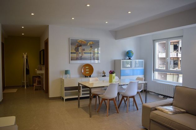Foto 2 de Piso en alquiler en Castilla - Hermida de 4 habitaciones con muebles y calefacción