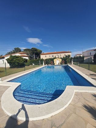 Foto 1 de Edifici en venda a Casalot amb piscina
