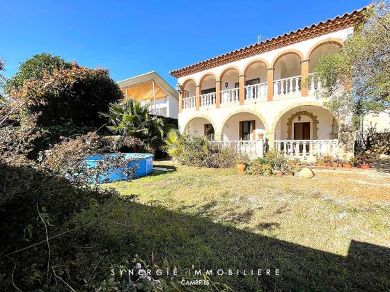Foto 1 de Casa en venda a Montbrió del Camp de 7 habitacions amb terrassa i jardí