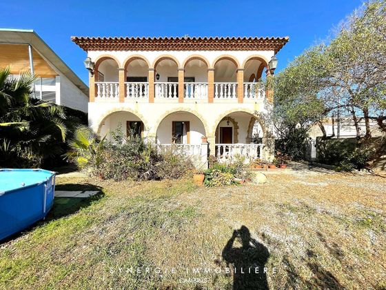 Foto 2 de Casa en venda a Montbrió del Camp de 7 habitacions amb terrassa i jardí