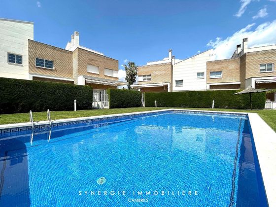 Foto 1 de Casa en venta en Regueral - Prat d'en Forés de 5 habitaciones con terraza y piscina