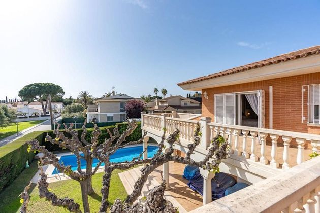 Foto 2 de Venta de chalet en Vilafortuny - Cap de Sant Pere de 5 habitaciones con terraza y piscina