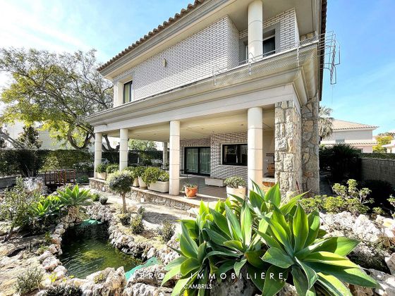 Foto 1 de Chalet en venta en Ardiaca - La Llosa de 4 habitaciones con terraza y jardín