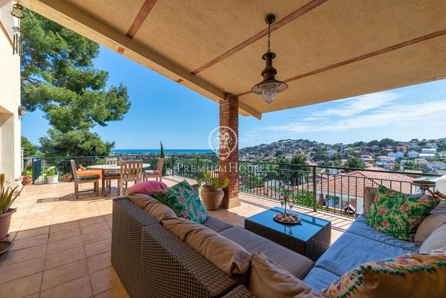 Foto 1 de Xalet en venda a Montmar de 8 habitacions amb terrassa i piscina