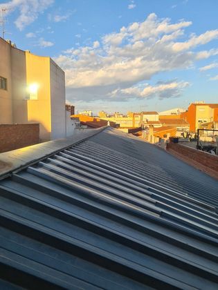 Foto 2 de Venta de casa en calle Joaquim Costa de 4 habitaciones con terraza y aire acondicionado