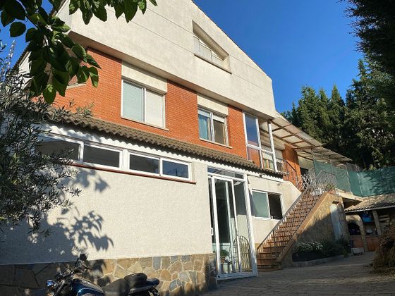Foto 2 de Venta de chalet en Corbera de Llobregat de 5 habitaciones con terraza y jardín