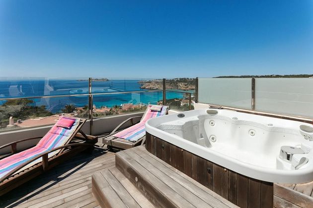 Foto 1 de Dúplex en venta en Cala Vedella - Cala Tarida - Cala Conta de 2 habitaciones con terraza y piscina