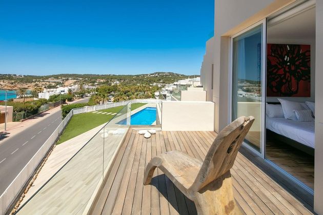 Foto 2 de Dúplex en venta en Cala Vedella - Cala Tarida - Cala Conta de 2 habitaciones con terraza y piscina