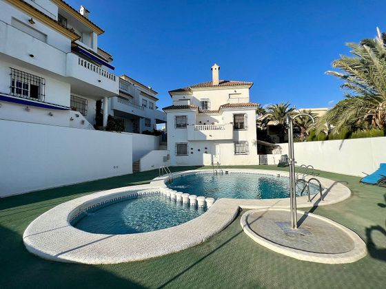 Foto 1 de Casa adossada en venda a Los Ángeles - Cruz de Caravaca de 4 habitacions amb terrassa i piscina