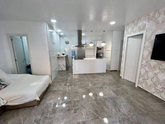 Foto 1 de Venta de piso en Centro - Almería de 2 habitaciones con aire acondicionado