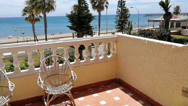 Foto 2 de Xalet en lloguer a calle Jose Ojeda de 5 habitacions amb terrassa i jardí