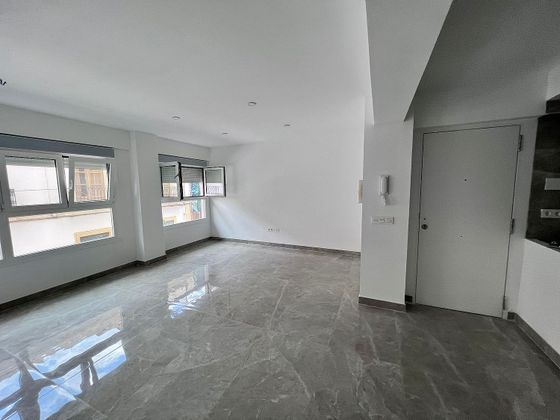 Foto 1 de Venta de piso en Centro - Almería de 2 habitaciones con aire acondicionado y ascensor