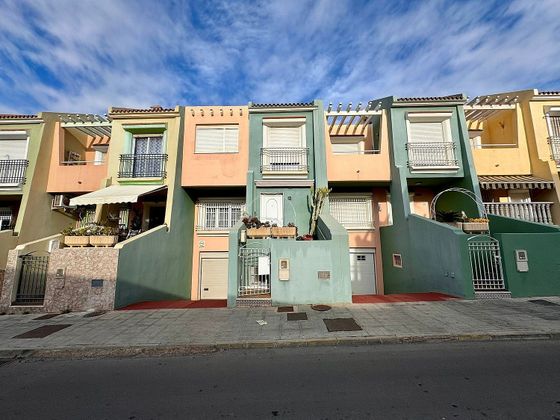 Foto 1 de Casa adosada en venta en La Cañada-Costacabana-Loma Cabrera-El Alquián de 3 habitaciones con terraza y aire acondicionado