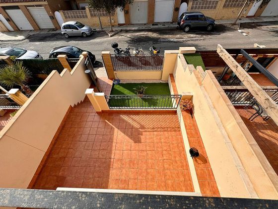 Foto 1 de Casa adossada en venda a Los Molinos - Villa Blanca de 3 habitacions amb terrassa i jardí