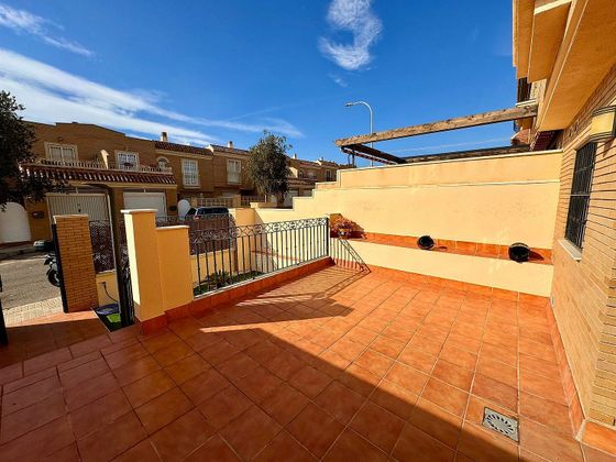 Foto 2 de Venta de casa adosada en Los Molinos - Villa Blanca de 3 habitaciones con terraza y jardín