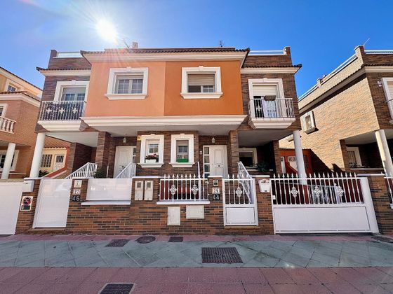 Foto 1 de Casa adossada en venda a Nueva Almería - Cortijo Grande - Vega de Acá de 4 habitacions amb terrassa i garatge