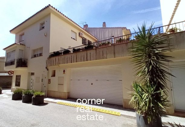 Foto 1 de Casa en venta en Centre - Rubí de 4 habitaciones con terraza y garaje