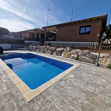 Foto 2 de Xalet en venda a Residencial de 4 habitacions amb terrassa i piscina
