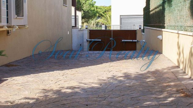 Foto 2 de Chalet en venta en Barri de Tueda de 4 habitaciones con terraza y piscina
