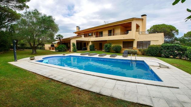 Foto 1 de Xalet en venda a avenida De la Costa Brava de 7 habitacions amb terrassa i piscina