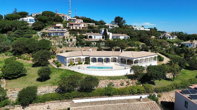 Foto 2 de Xalet en venda a calle Puig de Les Roques Blanques de 5 habitacions amb terrassa i piscina