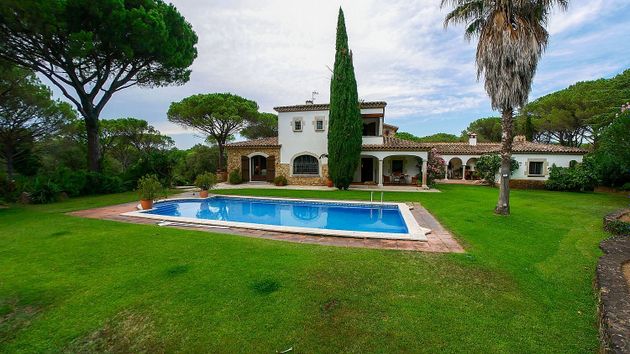 Foto 2 de Casa rural en venda a urbanización De Golf de 8 habitacions amb terrassa i piscina